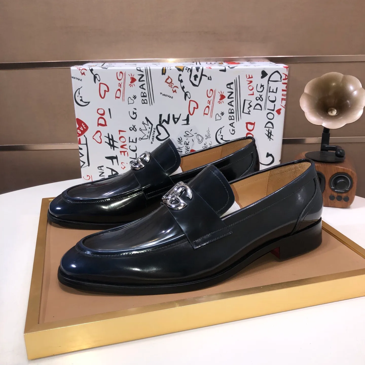 Ex-factory price 500💰DG top quality🔍🔍men's new leather shoes🚹Sold simultaneously at counters⚠Shoe uppers are imported cowhide from Italy, fully imported cowhide lining, imported accessories💪💪, completely 1⃣️ to 1⃣️replica🇮🇹 💪💪, ⚠Sole: The original sole is specially provided by the original factory, the exclusive movable molded sole is super comfortable, ⚠The original factory follows the order, 🔍🔍high quality, you can enter and exit the counter at will, welcome to compare ⚠Number of sizes: 38-44 (45 customized)